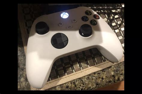 White version of Xbox Series X controller appears online, but it's ...