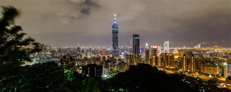 Elephant Mountain, the Best View Point of Taipei City. Editorial Photography - Image of ...