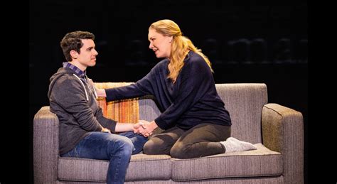 Review ‘dear Evan Hansen Masterfully Depicts Characters Lightness