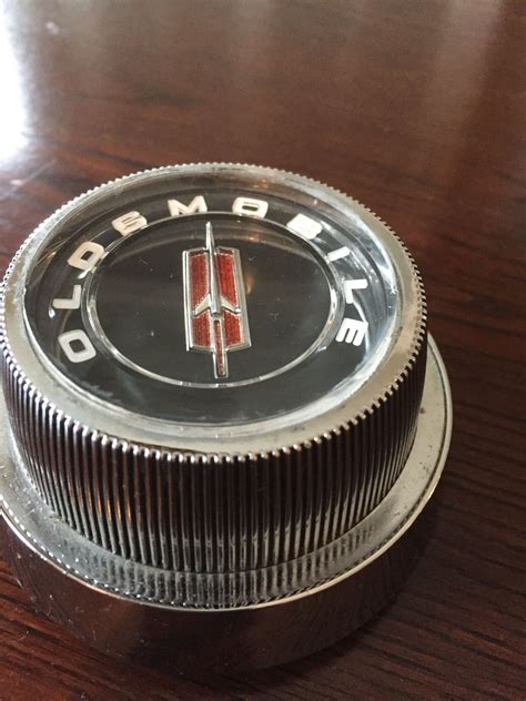 Horn button I.D. - ClassicOldsmobile.com