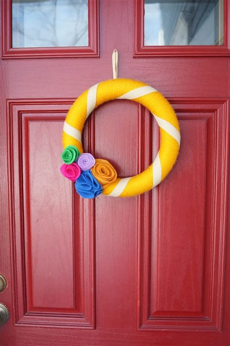 Yarn Wrapped Wreath With Felt Flowers Tutorial Old House To New Home