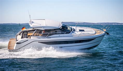 Bavaria Sr33 Le Magazine Nautique Suisse