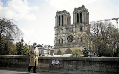 Pollution au plomb le parvis de Notre Dame de Paris fermé