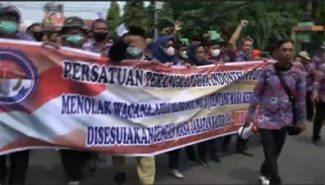 Ratusan Perangkat Desa Di Brebes Demo Tolak Masa Jabatan Setara Dengan