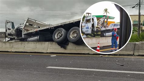 Tr Iler Choca Contra Cami N De Ruta Costera En Autopista Veracruz La