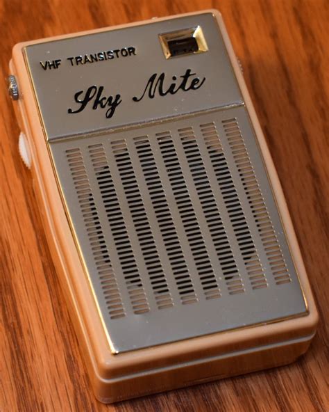 Vintage Sky Mite Transistor Radio No Model Number VHF Band Made In