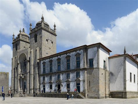 Porto Cathedral - Nomads Travel Guide