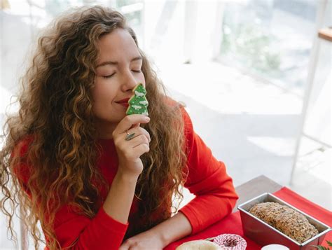 Smelling foods from childhood can help an aging brain 'time travel'