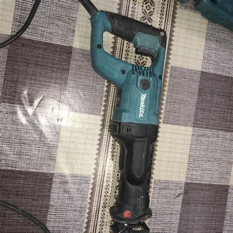 Сабельная пила Makita JR3050T