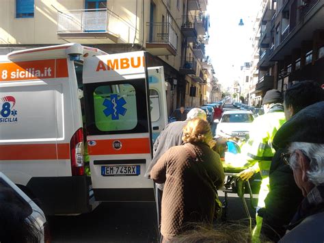 Investita Sulle Strisce Pedonali Anziana Travolta In Via Passo Gravina