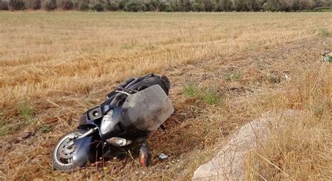 Perde Il Controllo Della Moto E Finisce Fuori Strada Morto