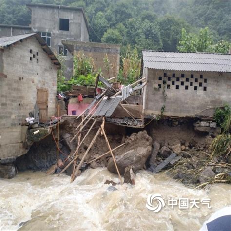 云南绥江盐津遭遇强降水 山洪冲毁房屋山体滑坡石块滚落 图片 中国天气网