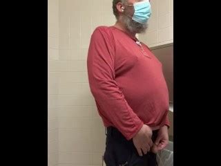 在工作中撒尿 Pornhub Gay