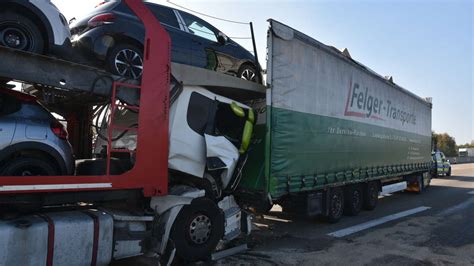 Sinsheim Unfall Auf A Lkw Kracht In Stauende Auf Laster Langer