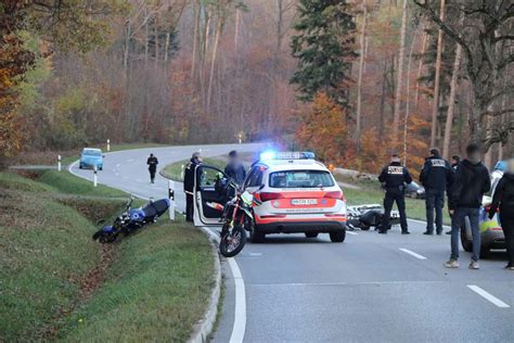 Motorradfahrer Von Pkw Erfasst