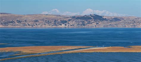 Lago Titicaca Bahía de Puno and Cordillera Real