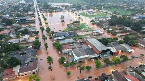 Lagoa Transborda Gua Inunda Casas E Moradores S O Resgatados De Barco