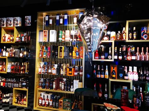 Tienda De Bebidas Alcoh Licas Concepto Del Mercado De La Bebida Del