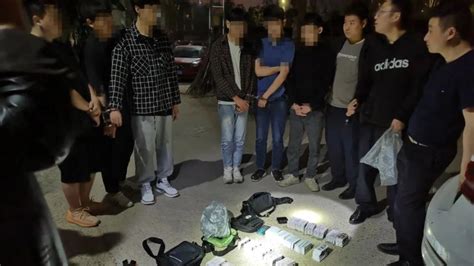 印制散发涉黄“小卡片”58万余张，重庆一团伙9人被拘凤凰网