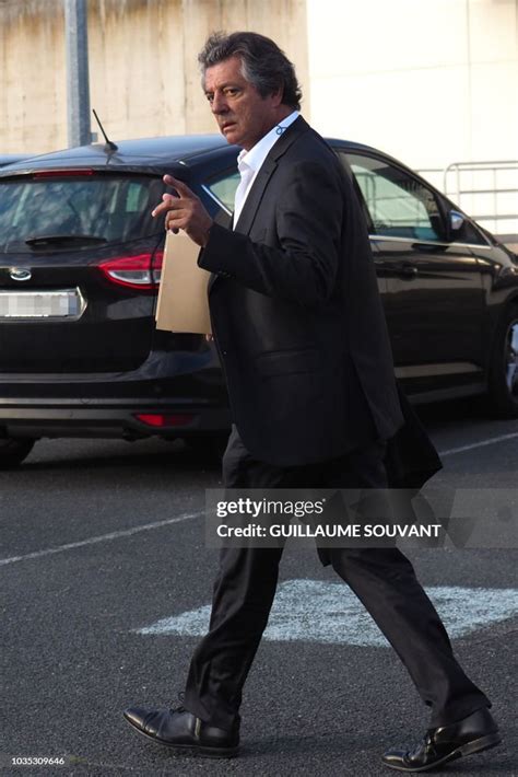 Jean-Claude Romand's lawyer Jean-Louis Abad gestures as he arrives on ...