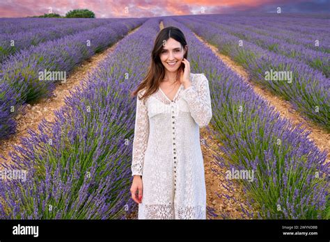 Lavanda En Flor Hi Res Stock Photography And Images Alamy