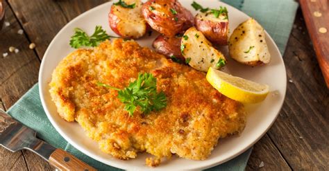 Wiener Schnitzel (Easy Recipe) - Insanely Good