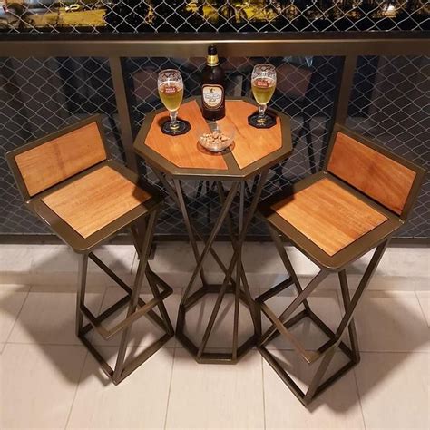 Conjunto De Banquetas E Mesa Metalon Galvanizado E Madeira Tauari