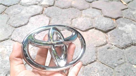 Emblem Logo Depan Toyota Avanza Innova Ukuran Cm Logo