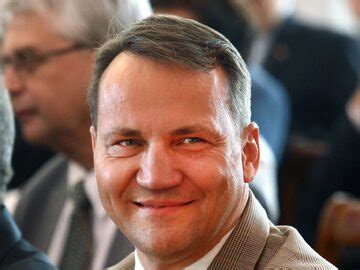 Radosław Sikorski zrobi czystki w MSZ Lista rozpoczyna się od