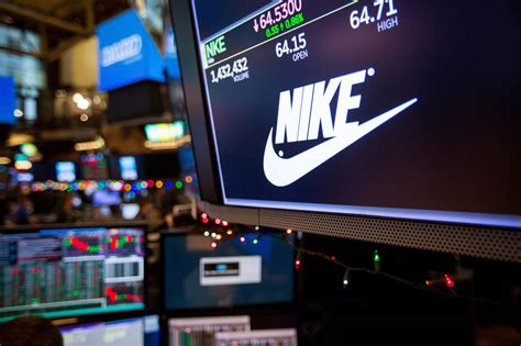 Ackmans Pershing Square Takes Stake In Nike Wsj