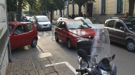 Piano Di Sorrento Incidente In Via Carlo Amalfi A Meta Bus Incastrati