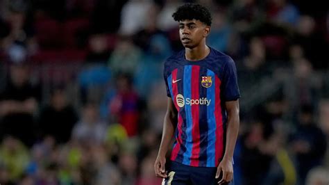 Lamine Yamal Atra Do Por Los Petrod Lares De Manchester City Y Psg