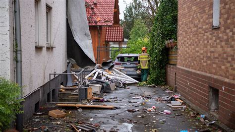 Paderborn Tornado Meldungen am Freitag Videos zeigen Schäden