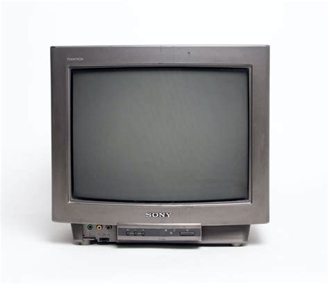 Fully Working Colour Sony Trinitron TV | LONDON PROP HIRE