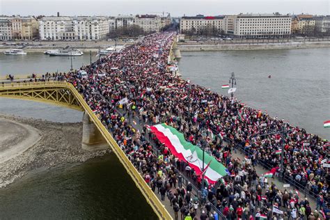 Ungheria Decine Di Migliaia A Manifestazione Contro Governo Lapresse