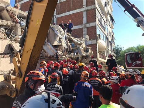 AFAD ın kahramanları İzmir depreminde hayat kurtaran faaliyetlerini