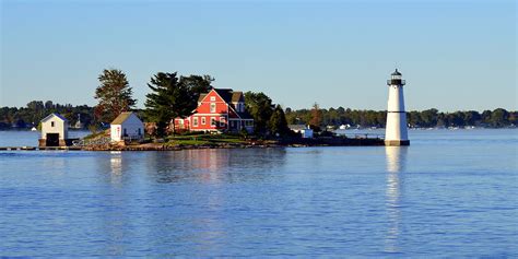 Rock Island Lighthouse Photograph by Robert Green - Pixels