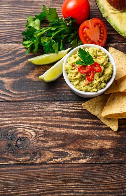 Premium Photo Avocado Sauce Guacamole With Corn Chips Nachos