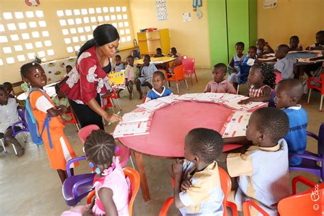 ENSEIGNEMENT PRESCOLAIRE LES ECOLES SE RAPPROCHENT DES POPULATIONS