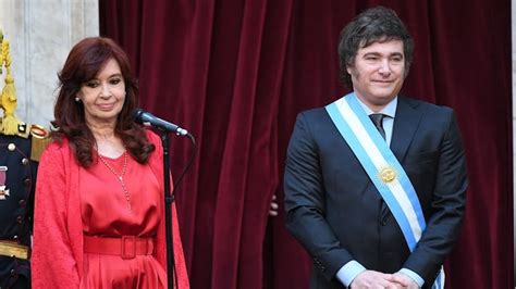 Con Su Pedido De Reformar La Constitución Cristina Kirchner Busca