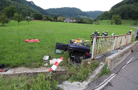 18 Jähriger überschlägt sich mit seinem Auto