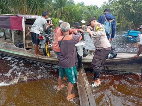 Bantu Warga Terdampak Banjir Dan Pesan Cooling System Di Sei Kijang