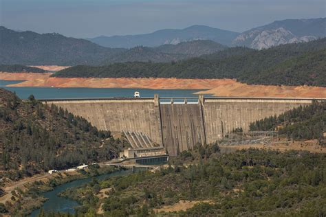 Water Levels Plunge At California S Biggest Reservoir Ahead Of Winter