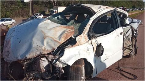 Ladrões capotam carro roubado em Nova Lima e dois morrem durante fuga