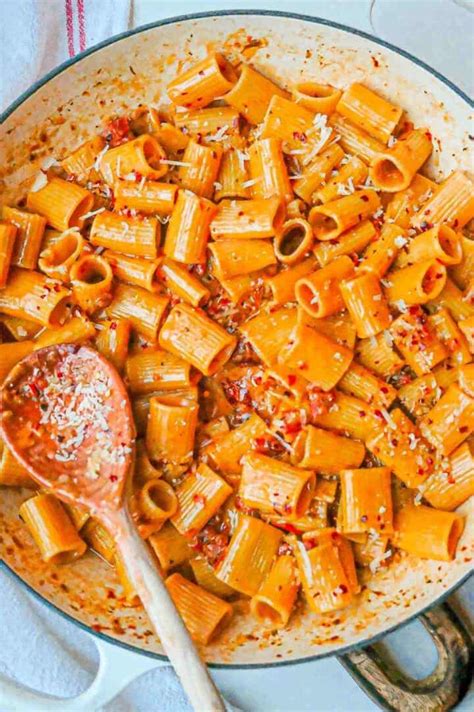 One Pot Creamy Sun Dried Tomato Pasta 6 Ingredients Cristinas Kitchen