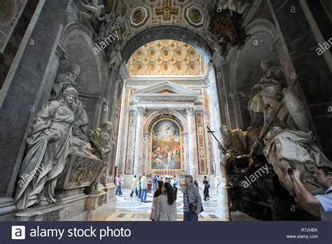 Tomb of Pope Leo XI and tomb of Pope Innocent XI in Italian Renaissance ...