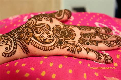 How To Find A Good Henna Artist For Your Party