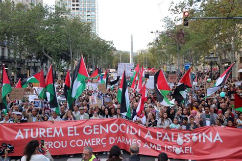 Milers De Persones Es Manifesten A Barcelona Sota El Lema Aturem El