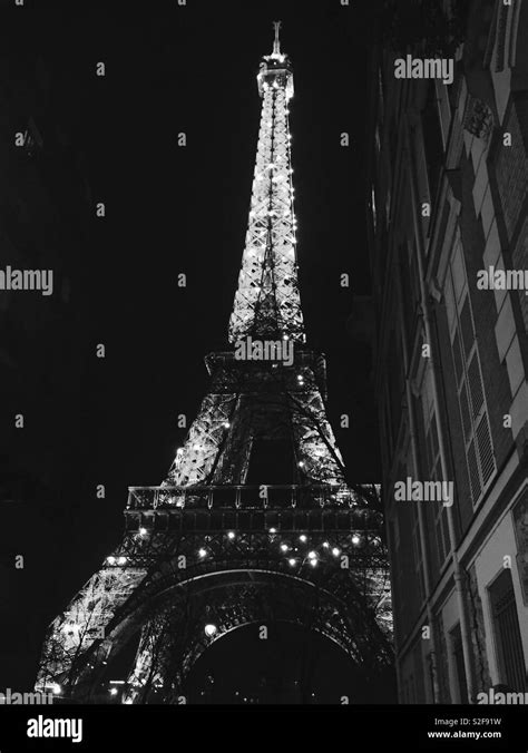 Night light show at the Eiffel Tower Stock Photo - Alamy