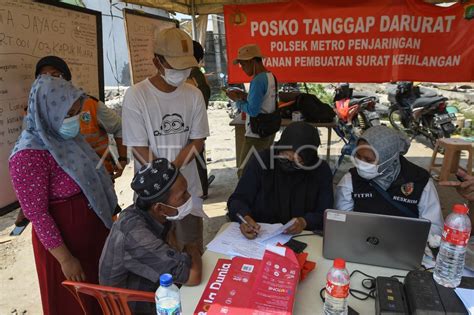 Penanganan Korban Kebakaran Kapuk Muara Jakarta ANTARA Foto